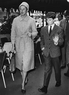 Robertino: Ingrid Bergman walking with her 13-year-old son