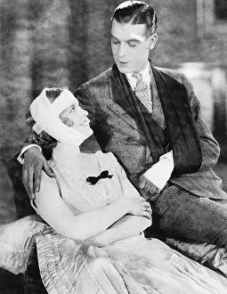Ache: Injured couple sitting together and looking at each other
