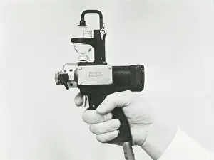 Inoculation: Inoculation gun for serial vaccinations