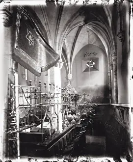 Synagoge: Inside view of old Prague Pinkas Synagogue