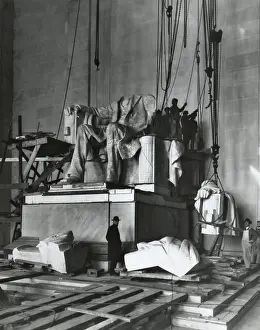 Scaffolds: The installation of the statue by Abraham Lincoln