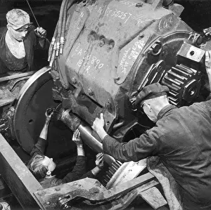 Lifts: Installing an engine for a diesel locomotive