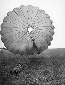 Dragging: Instruction of German paratroopers in Stendal, 1938