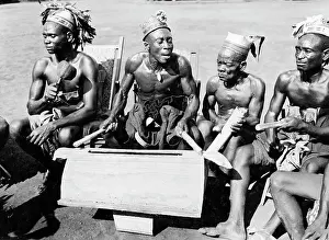 Tade: Instrument basket rattle, slit drum, percussion instrument a