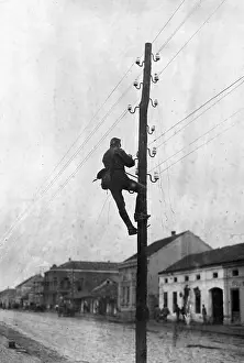 Signalling: Intelligence corps soldier on the Balkan front line, 1915