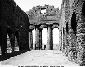 Agrigento: The interior of the Doric