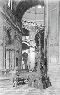 Prominently: Interior of St. Paul's Cathedral