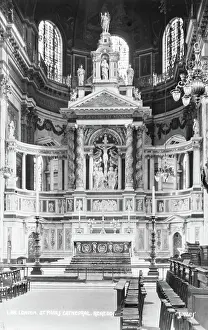 Focusing: Interior of St. Paul's Cathedral
