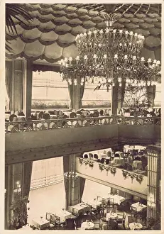Berln: An interior view of the Cafs Am Zoo in Berlin, 1920s