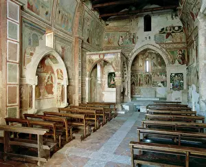 Grotte: Interior view of the Church