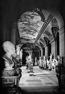 Busts: Interior view of the Louvre, 1928