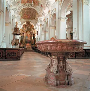 Starnberg: Interior view of the minster with stoup
