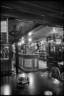 Whitelock: The interior of Whitelocks Public House