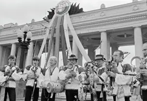 Pipers: International folklore festival