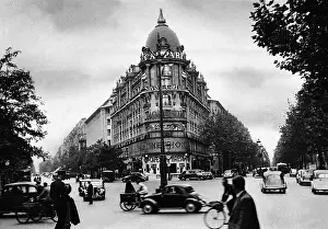 Neon: Intersection of the Boulevard des Italiens and the Boulevard