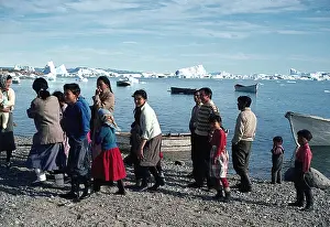 Inuits: Inuits by the Sea
