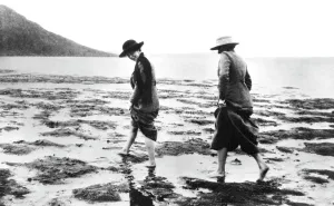 Strathclyde: Inveraray, by the Loch c1915