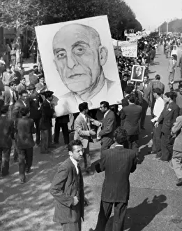 Covert: Iranians, demonstrating in favor of the ?