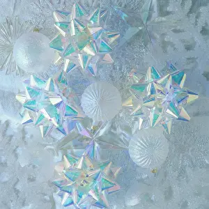 Mat002: Iridescent Christmas Ornaments and Gift Wraps Bows
