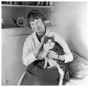 Murdoch: IRIS MURDOCH & CAT