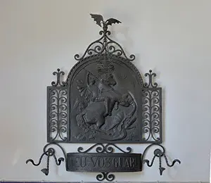 Figueres: Iron relief, Torre Bellesguard, Barcelona