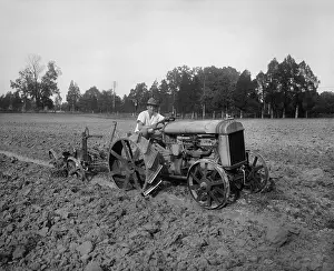 Fordson: Iron wheeled Fordson was powered by an internal