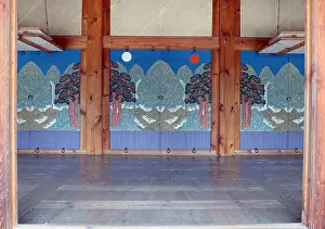 Folding: The Irworobongdo, a Korean folding screen in the