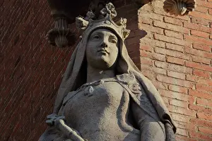 Guinardo: Isabel statue, Administration Pavilion, Hospital