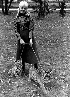 Aubert: Isabelle Aubret and her pet tiger cubs