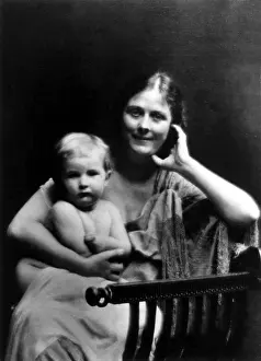 Isadora: Isadora Duncan with daughter Deirdre, circa ?