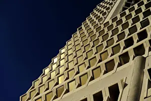 Aviv: Israel. Tel Aviv. Skyscraper