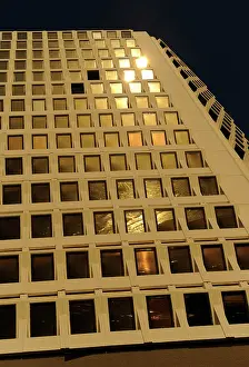 Aviv: Israel. Tel Aviv. Skyscraper