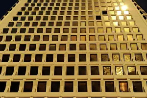 Aviv: Israel. Tel Aviv. Skyscraper