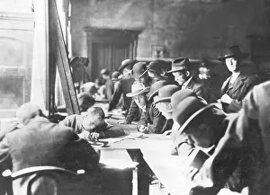 Locked: Issue of control cards to locked out workers, 1907