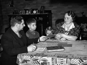 Housewife: Issue of food ration cards, 1939