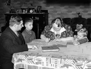 Housewife: Issue of food ration cards, 1939