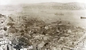 Pasa: Istanbul - panoramic view across Tophane and the Bosphorus