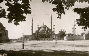 Sultanahmet: Istanbul, Turkey - Sultanahmet Mosque