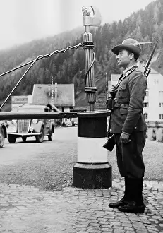 Tariff: Italian customs official at Brenner, 1938