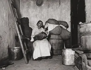 Riis: Italian immigrant rag-picker sits with her