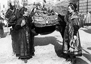Paniers: ITALIAN PEASANT WOMEN