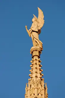 Doumo: Italy. Milan. Cathedral. Gothic. 14th century. Statue