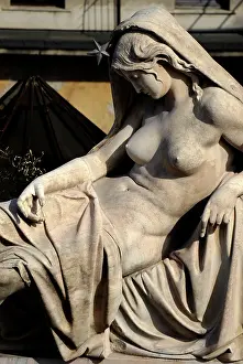 Decorate: Italy. Milan. Detail sculpture