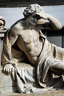 Decorate: Italy. Milan. Detail sculpture