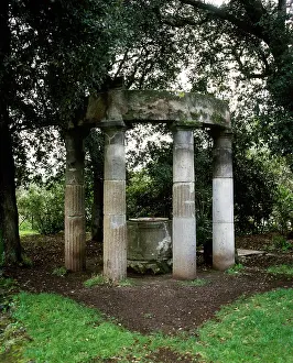 Shaft: Italy. Pompeii. Triangular Forum. Tholos with sacred deep we