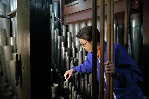 Voicing: Itaru Sekiguchi, organ builder, Cathedrale Notre-Dame