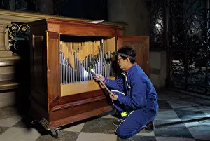 Voicing: Itaru Sekiguchi, organ builder, Cathedrale Notre-Dame