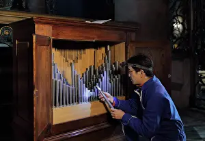 Voicing: Itaru Sekiguchi, organ builder, Cathedrale Notre-Dame