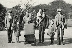 Itinerant: Itinerant family on the road
