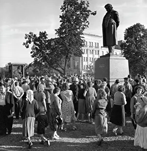 Krylov: Ivan Krylov monument in Kalinin, 1959